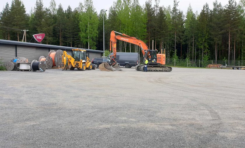 Sähköasema ja voimajohdot – oppimisympäristön paikka alkukesästä