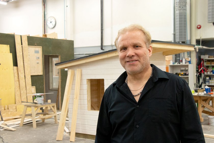 Tampereen Pienrakennus Oy ja Jari Järvinen palkittiin Vuoden oppisopimustyönantajana. Jari Järvinen.