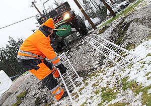 Team Tuulian TAKKille opetuskäyttöön lahjoittamaa teleketjumönkijää voidaan hyödyntää mm. sähkökentällä. Team Tuulian TAKKille opetuskäyttöön lahjoittamaa teleketjumönkijää voidaan hyödyntää mm. sähkökentällä.
