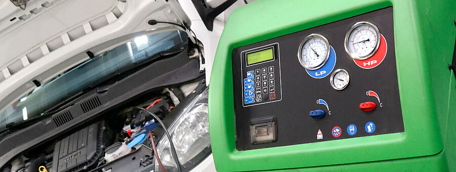 Ajoneuvoalan ilmastointipätevyyskoulutuksessa perehdytään kylmäainepiirin perus-, ohjaus- ja valvontajärjestelmiin sekä lämpötilan säätöjärjestelmiin