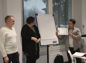 Raskone palkitsi esimieheltä, työpaikkaohjaajalta ja työkavereilta saadun palautteen perusteella Rami Riihiojan Turun korjaamolta stipendillä. Raskone palkitsi esimieheltä, työpaikkaohjaajalta ja työkavereilta saadun palautteen perusteella Rami Riihiojan Turun korjaamolta stipendillä.