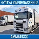 Kaksi valkoista rekka-autoa parkkipaikalla.