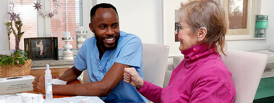 Suomen kieli hoitotyössä -koulutuksessa parannetaan hoitotyössä tarvittavaa kielitaitoa