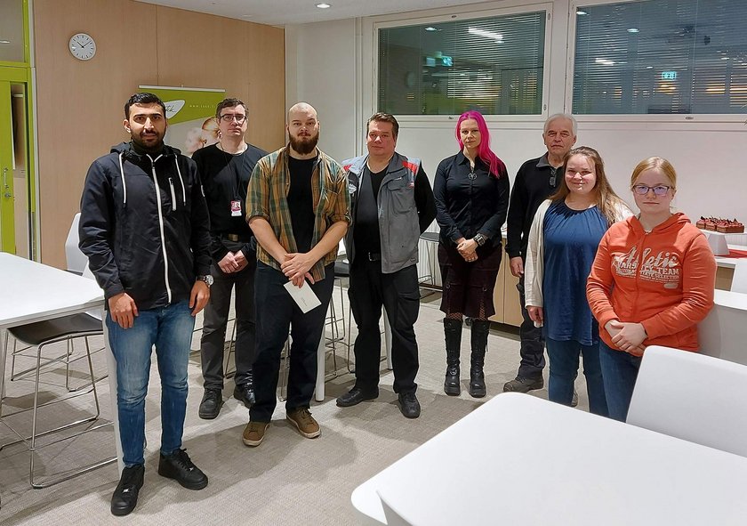 Antti ja Airi Soljan säätiön stipendinsaajat kouluttajineen ryhmäkuvassa
