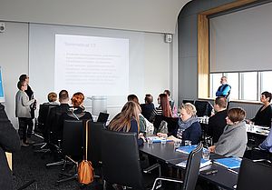 Valmennuksen kehittämistehtävät esiteltiin päätösseminaarissa koko ryhmälle ja esimiehille. Valmennuksen kehittämistehtävän esittely Power Pointilla..