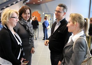 Kouluttaja Tea Nikkilä, koulutuspäällikkö Rosa Hyvönen, kauppias Jukka Aaltio, ja myymäläpäällikkö Johanna Suomela ovat tyytyväisiä yhteistyöhön.
