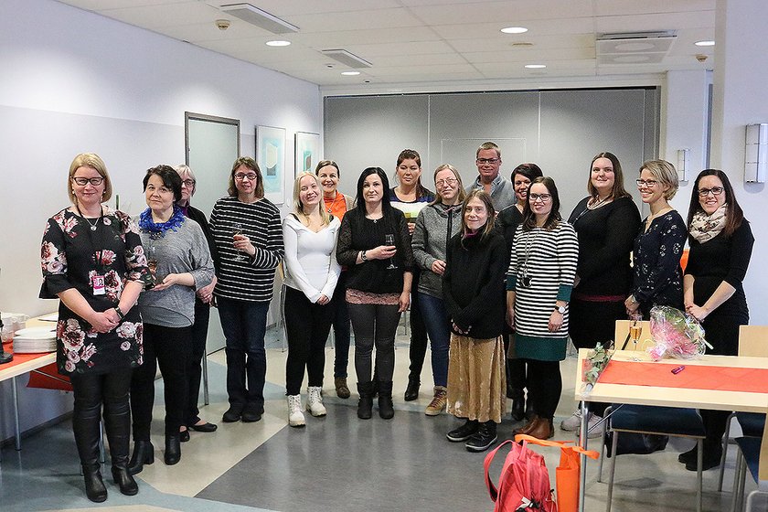 Ensimmäiset henkilökohtaiset avustajat valmistuivat oppisopimuksella Ensimmäiset henkilökohtaiset avustajat valmistuivat oppisopimuksella