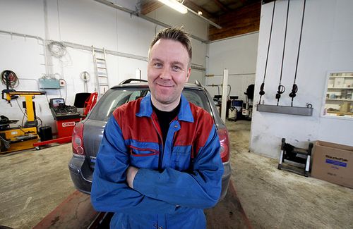 Toni Katajisto perusti Huoltokeskus TeeKoo-Auton. Toni Katajisto perusti Huoltokeskus TeeKoo-Auton.