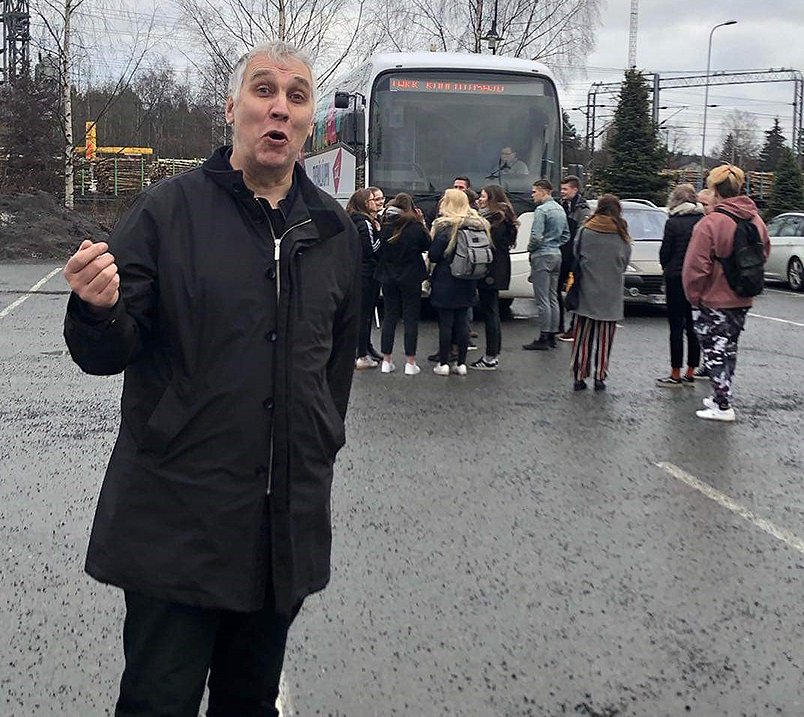 TAKKin Heikki Mäkinen on mukana kiertueella kertomassa koulutusmahdollisuuksista. TAKKin Heikki Mäkinen on mukana kiertueella kertomassa koulutusmahdollisuuksista.