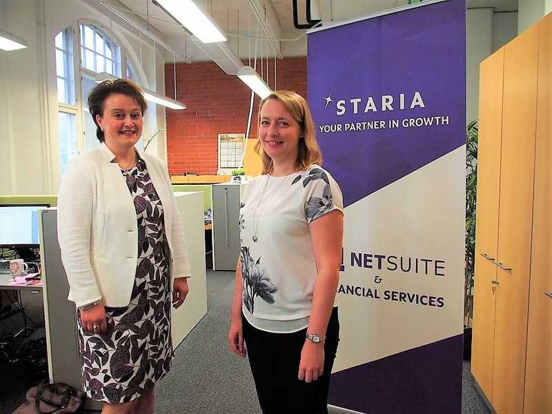 Staria Oy:n liiketoiminnasta vastaava johtaja Maaria Isoviita ja kirjanpitäjä Satu Kaipio sanovat riittävän pitkän työharjoittelun yhdistävän työntekijää ja mahdollista tulevaa työnantajaa. Staria Oy:n liiketoiminnasta vastaava johtaja Maaria Isoviita ja kirjanpitäjä Satu Kaipio sanovat riittävän pitkän työharjoittelun yhdistävän työntekijää ja mahdollista tulevaa työnantajaa.