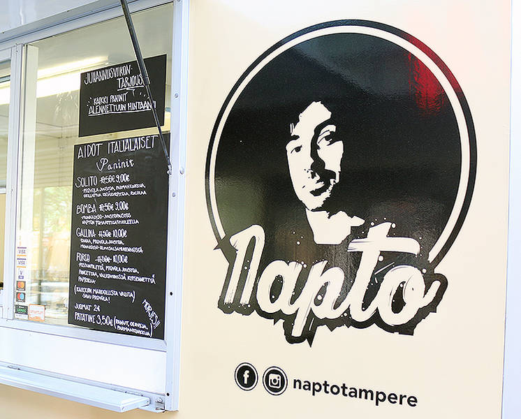 Napton listalta löytyyvalikoima italialaisia painineja D'Espositon omalla twistillä. Napton listalta löytyyvalikoima italialaisia painineja D'Espositon omalla twistillä.